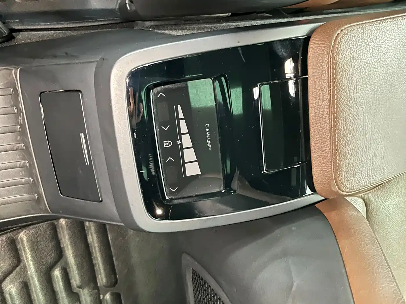 VOLVO S90 PLUG-IN HYBRID