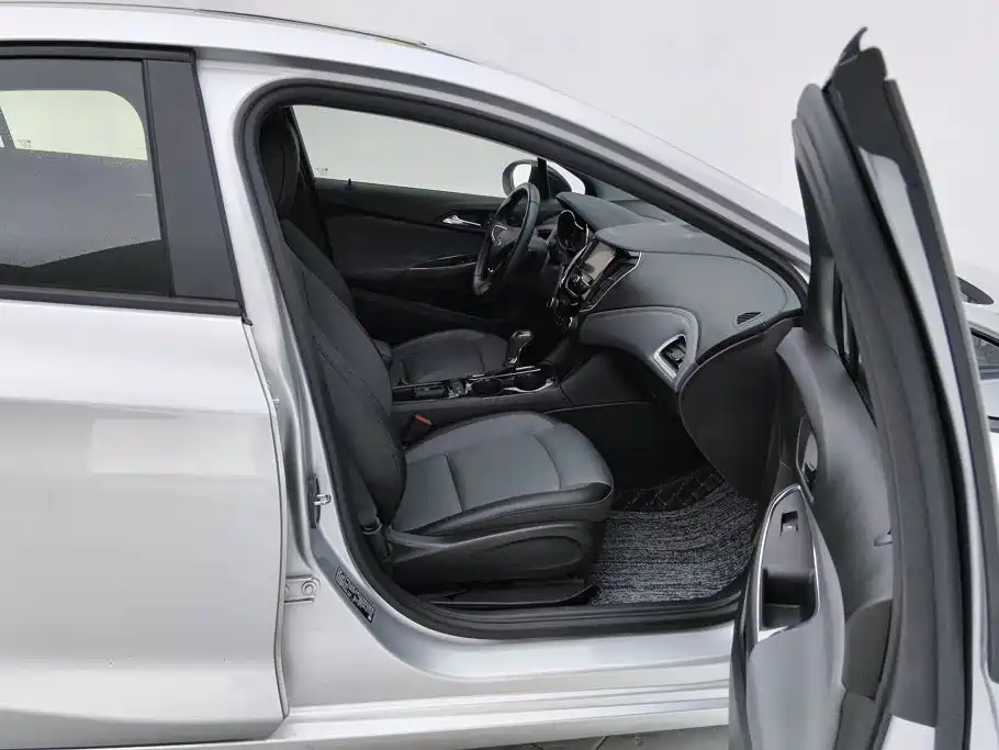Chevrolet Cruze 2019 2018 Redline 330T Dual-Clutch Leading Edition