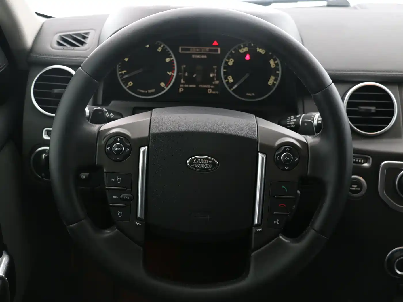 Land Rover Discovery 2015 3.0 SC V6 HSE фото 9