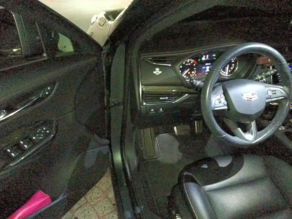 Cadillac XT4 2019 2018 28T 4WD Leading Sport Edition