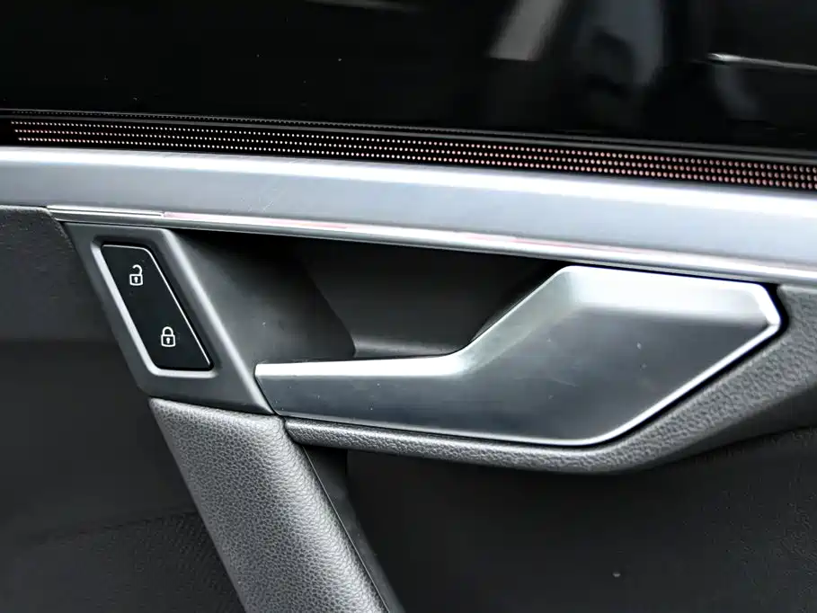 Volkswagen Touareg 2021 3.0TSI R-Line Classic Sport Package фото 31