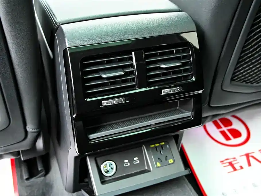 Volkswagen Touareg 2021 3.0TSI R-Line Classic Sport Package фото 37