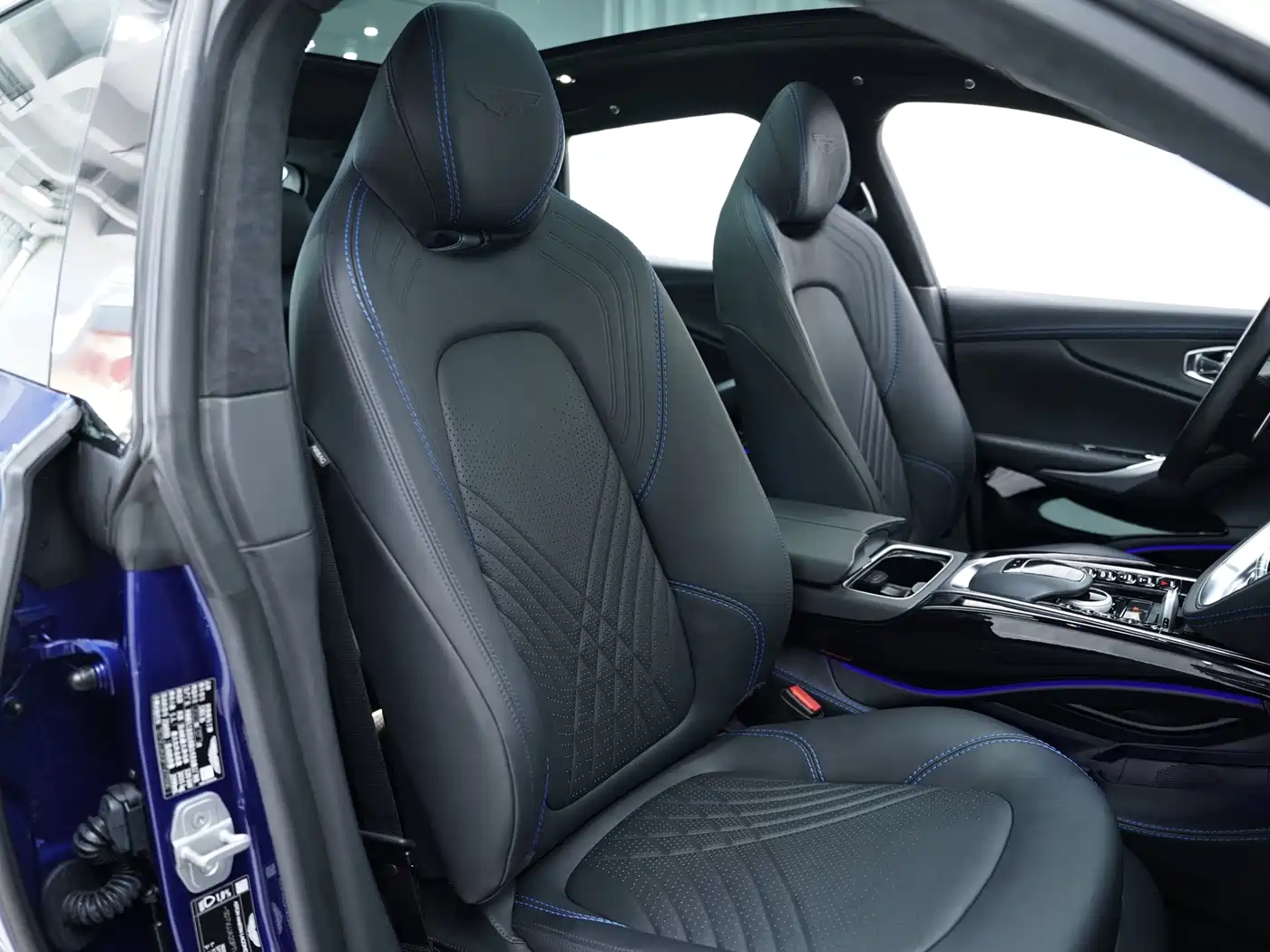 Aston Martin DBX 2023 2023 3.0T STRAIGHT-SIX