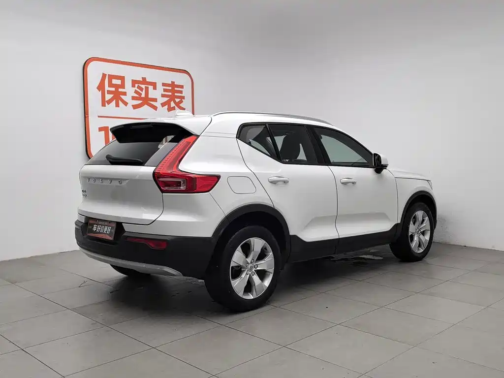 Фото 2 - Volvo XC40