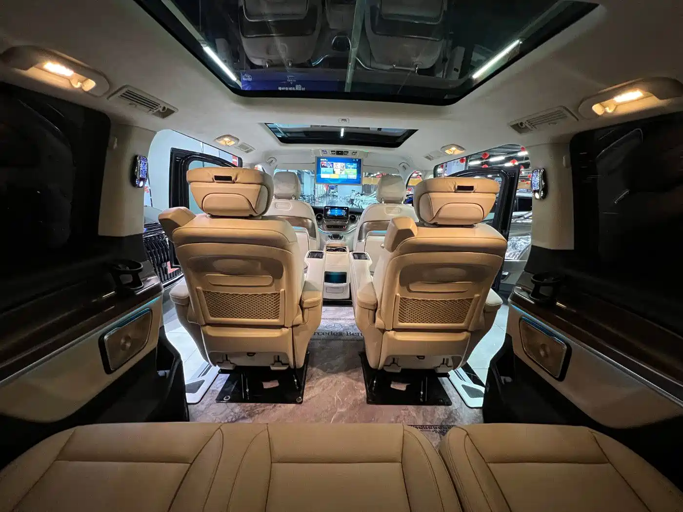 Mercedes-Benz V-Class 2022 V 260 L Long Wheelbase Luxury Edition фото 16