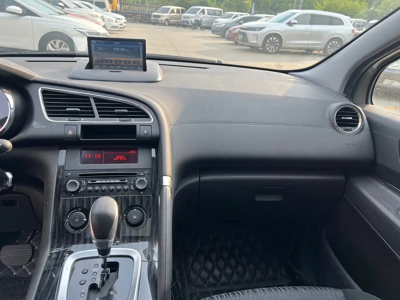 Фото 8 - Peugeot 3008