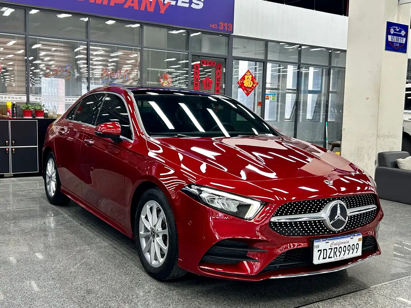 Mercedes-Benz A-Class 2019 Facelift A 200 L Sports Sedan фото 4