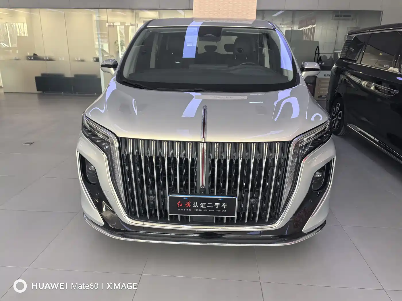Hongqi HQ9 2023 2.0T Smart Connect Flag Enjoy Edition фото 2