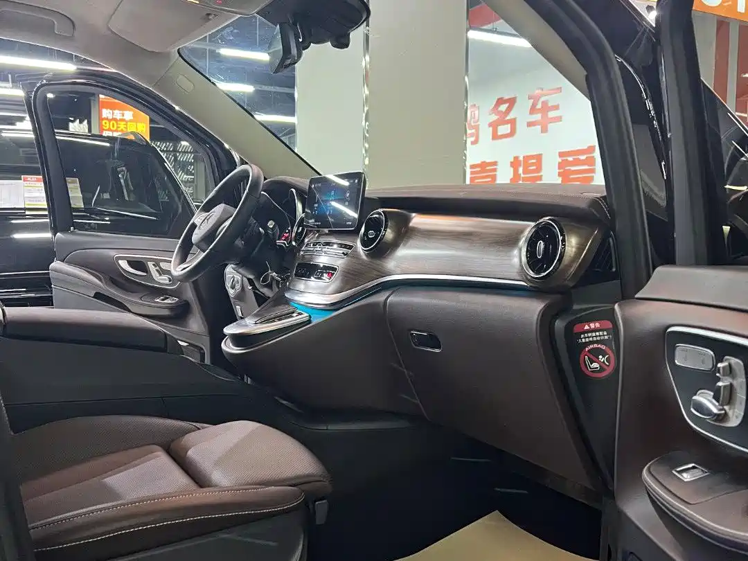 Mercedes-Benz V-Class 2022 V 260 L Long Wheelbase Luxury Edition фото 19