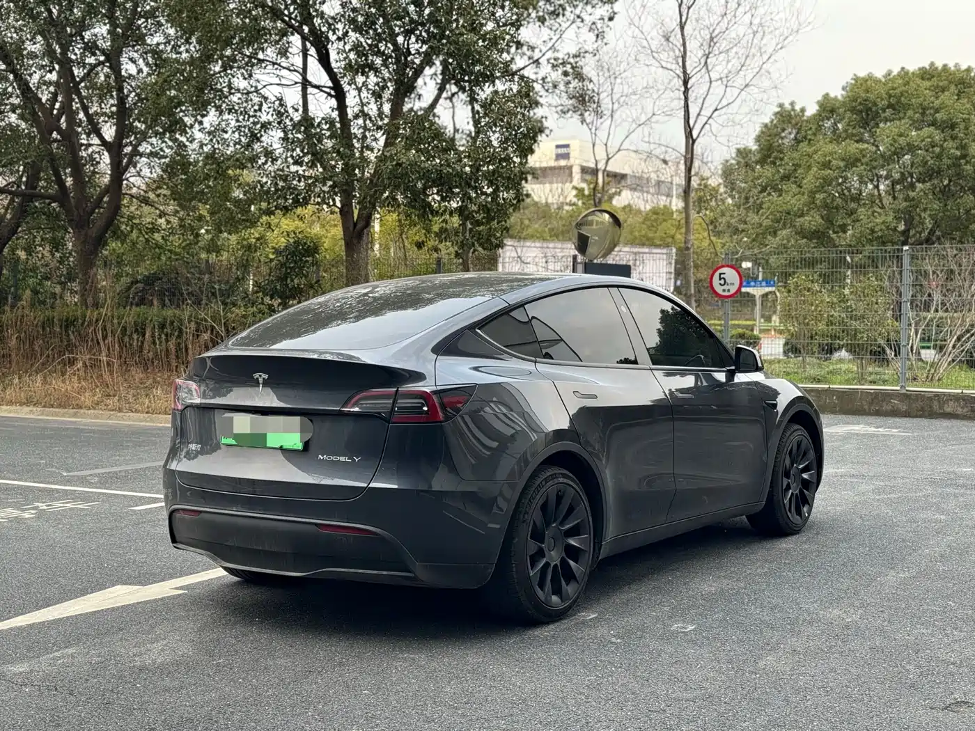 TESLA MODEL Y