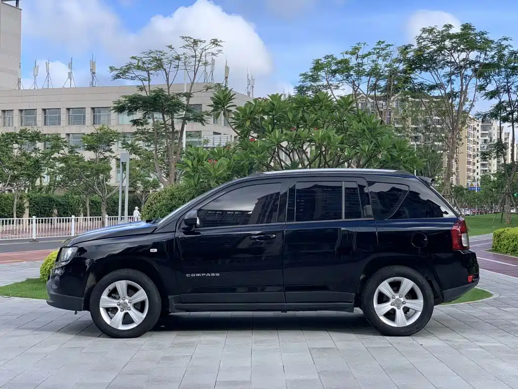 Jeep Compass (Import) 2015 2015 2.0L 2WD Sport