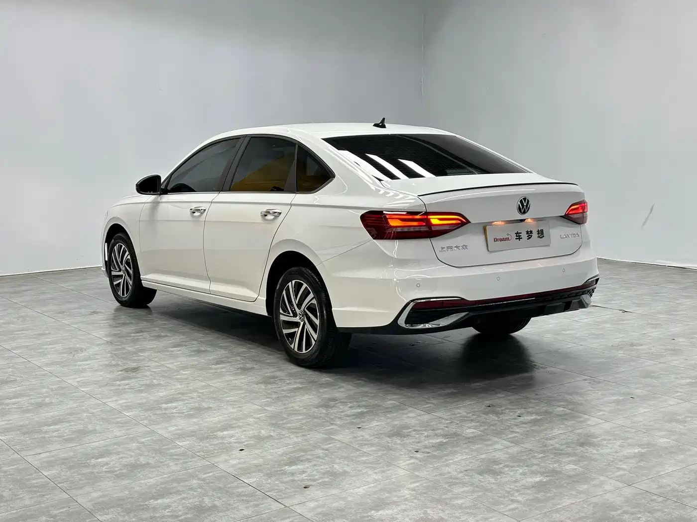 Volkswagen Lavida 2024 Model 300TSI DSG Starlight Full Comfort Edition фото 6