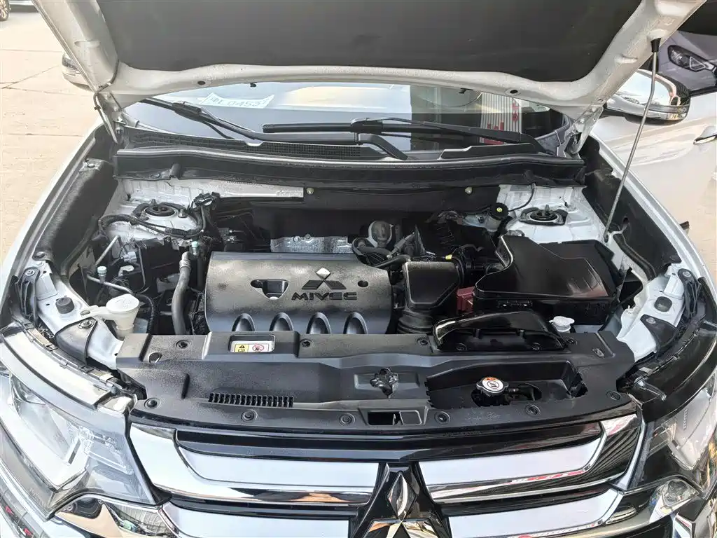 Mitsubishi Outlander 2016 2.4L 4WD Luxury Edition 7-seater фото 21