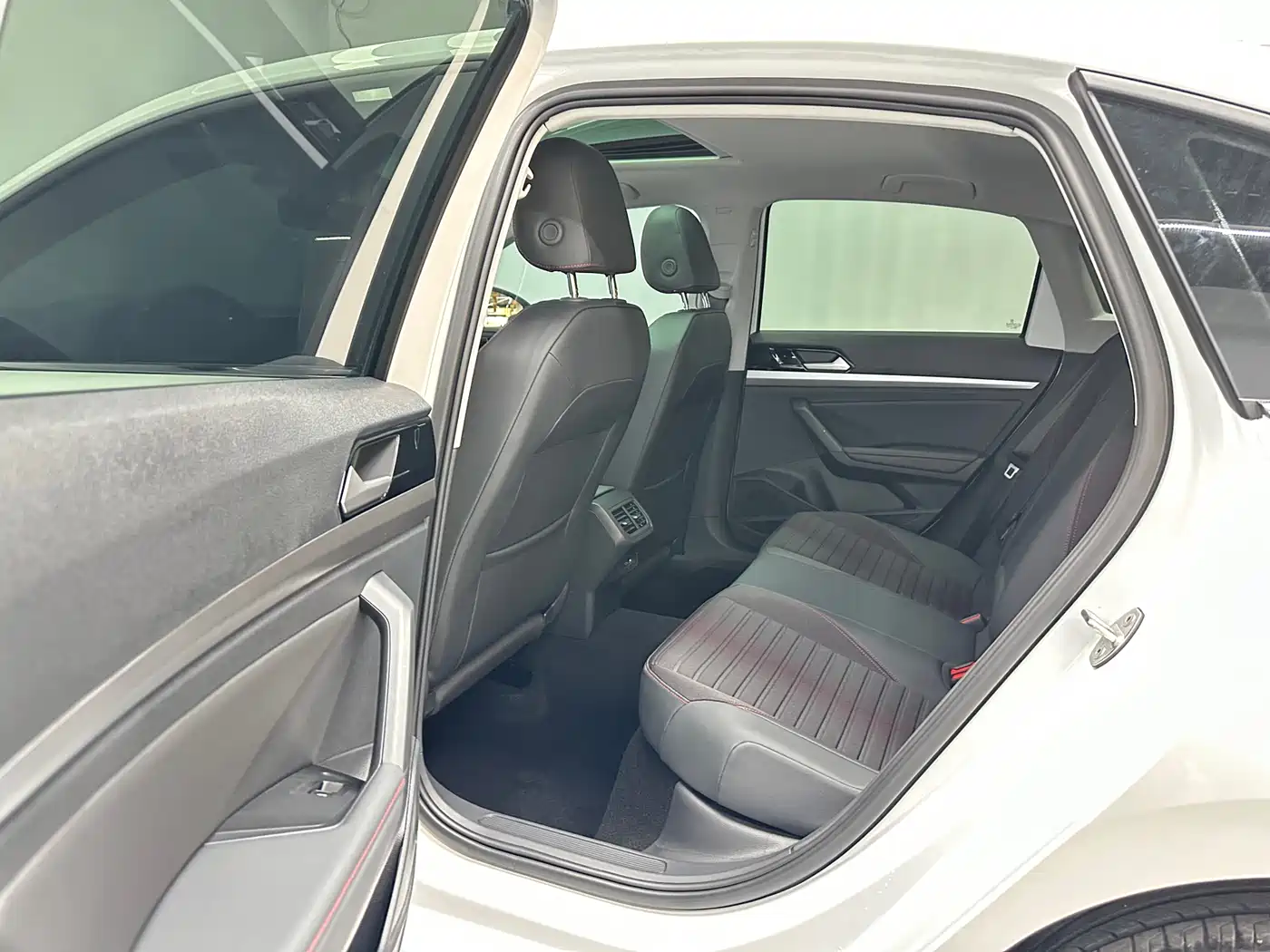 Volkswagen Lavida 2024 Model 300TSI DSG Starlight Full Comfort Edition фото 16