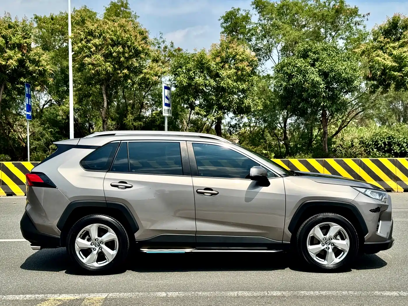 Toyota RAV4 Rongfang 2021 2.0L CVT 2WD Trend фото 16