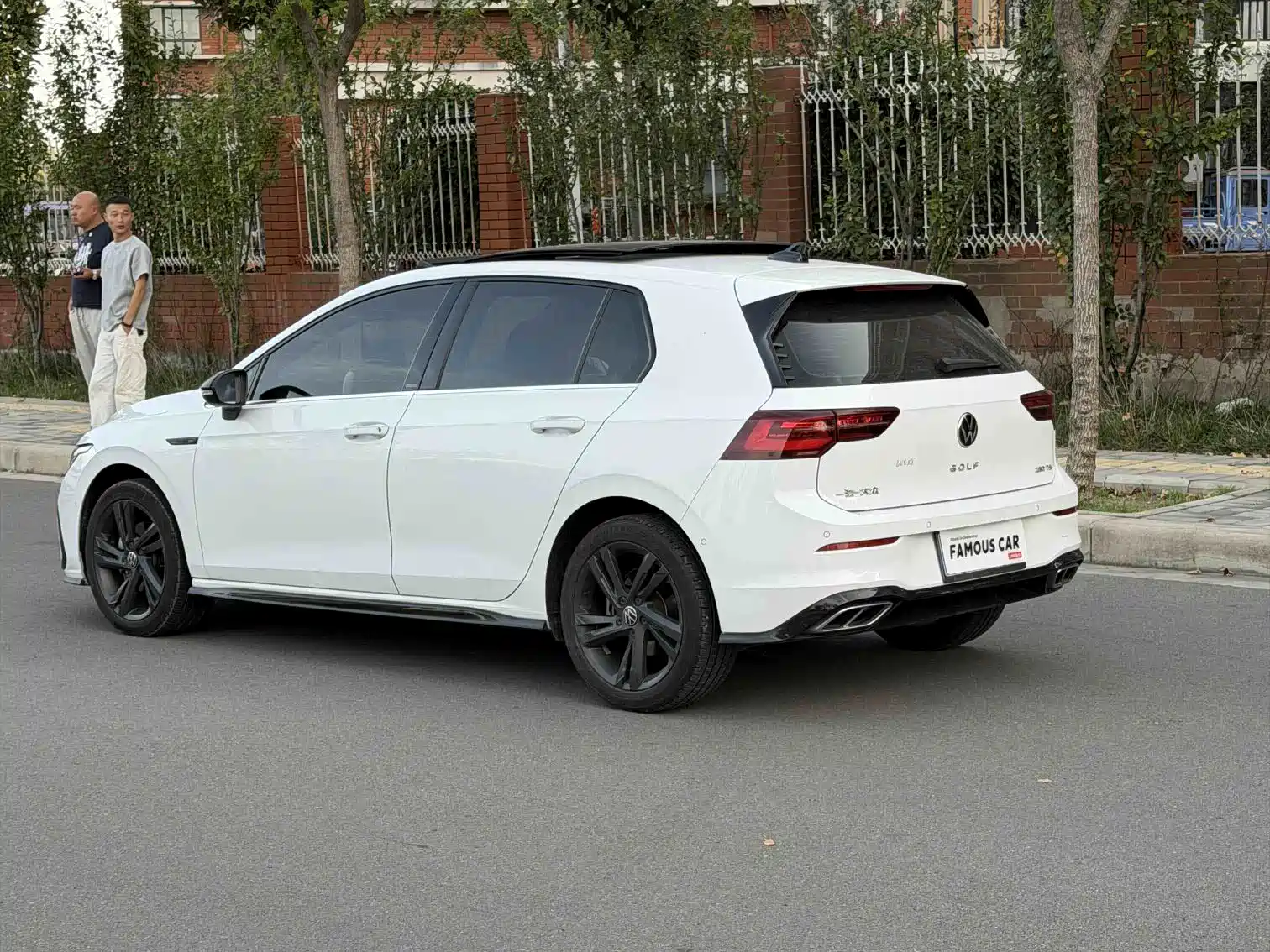 Photo 6 - Volkswagen Golf