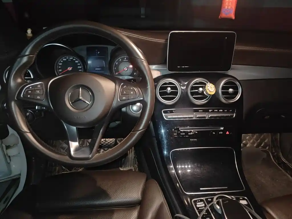 Фото 10 - Mercedes-Benz GLC