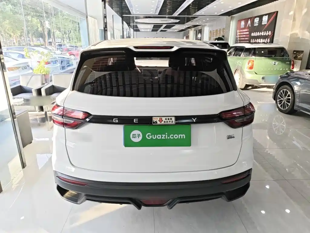 Фото 6 - Geely Binyue