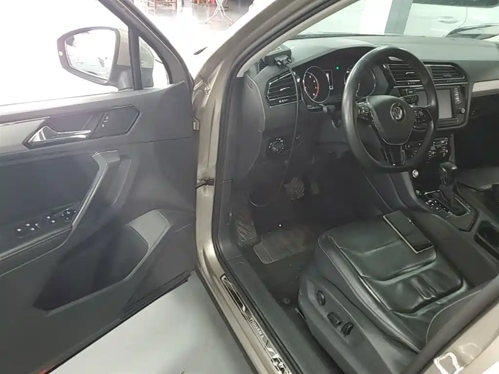 Volkswagen Tiguan L 2017 330TSI Automatic 2WD Comfort Edition фото 16