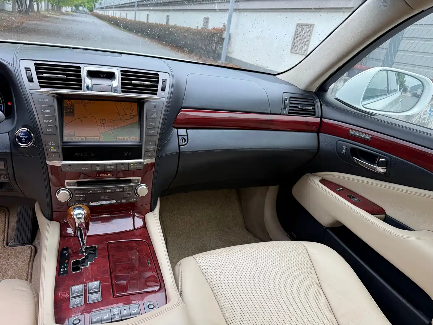 Lexus LS 2010 600hL фото 9