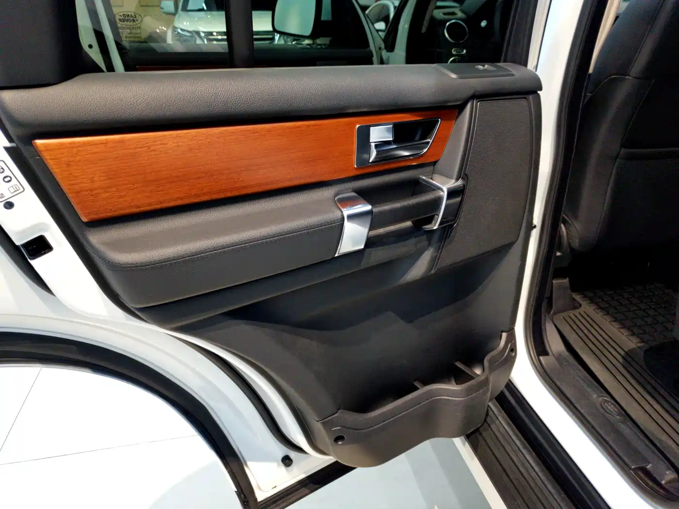 Land Rover Discovery 2013 3.0 SDV6 HSE Diesel фото 22