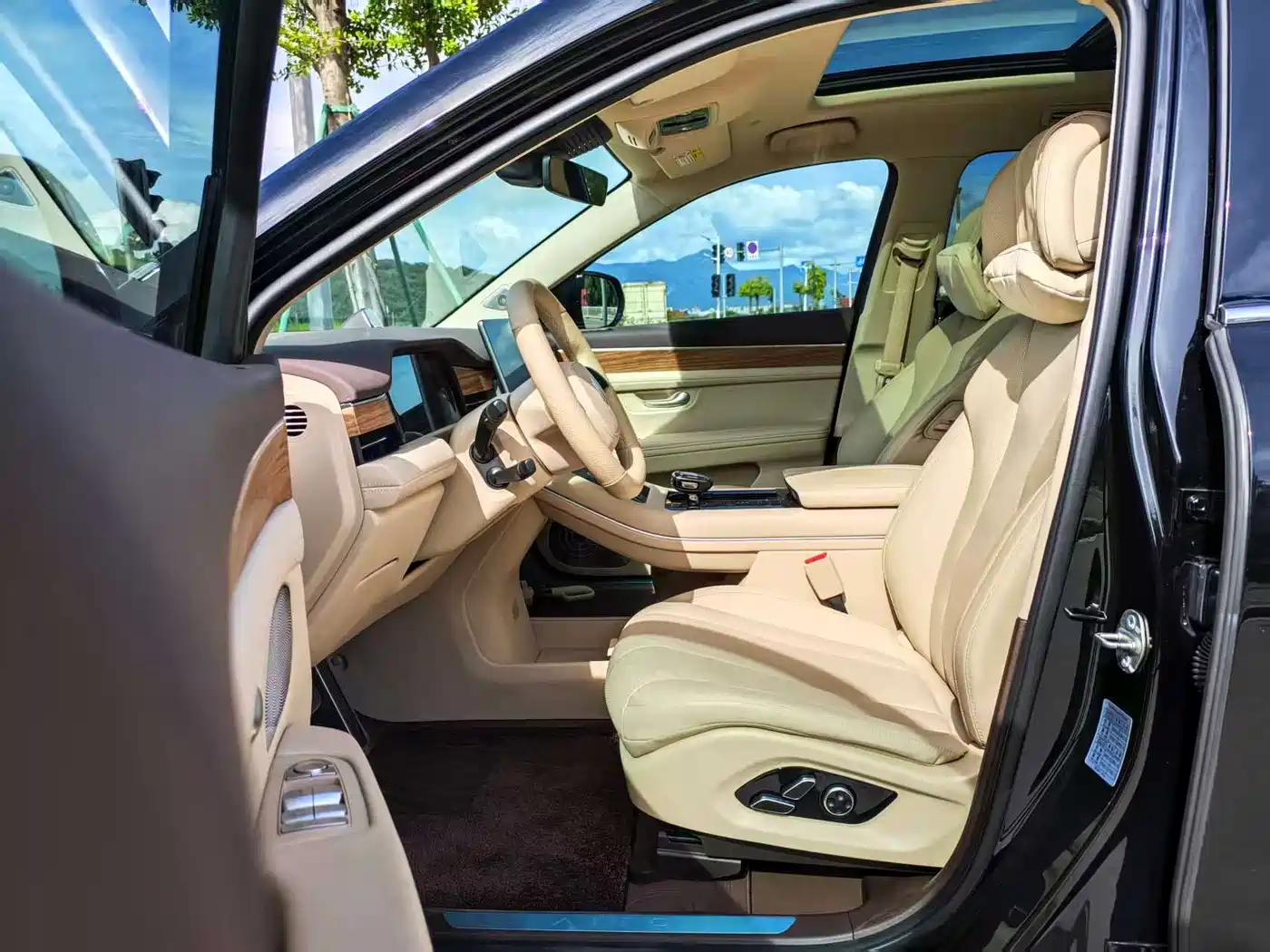 AITO Wenjie AITO M7 2024 1.5T Smart AWD Max Edition 5-Seater фото 8