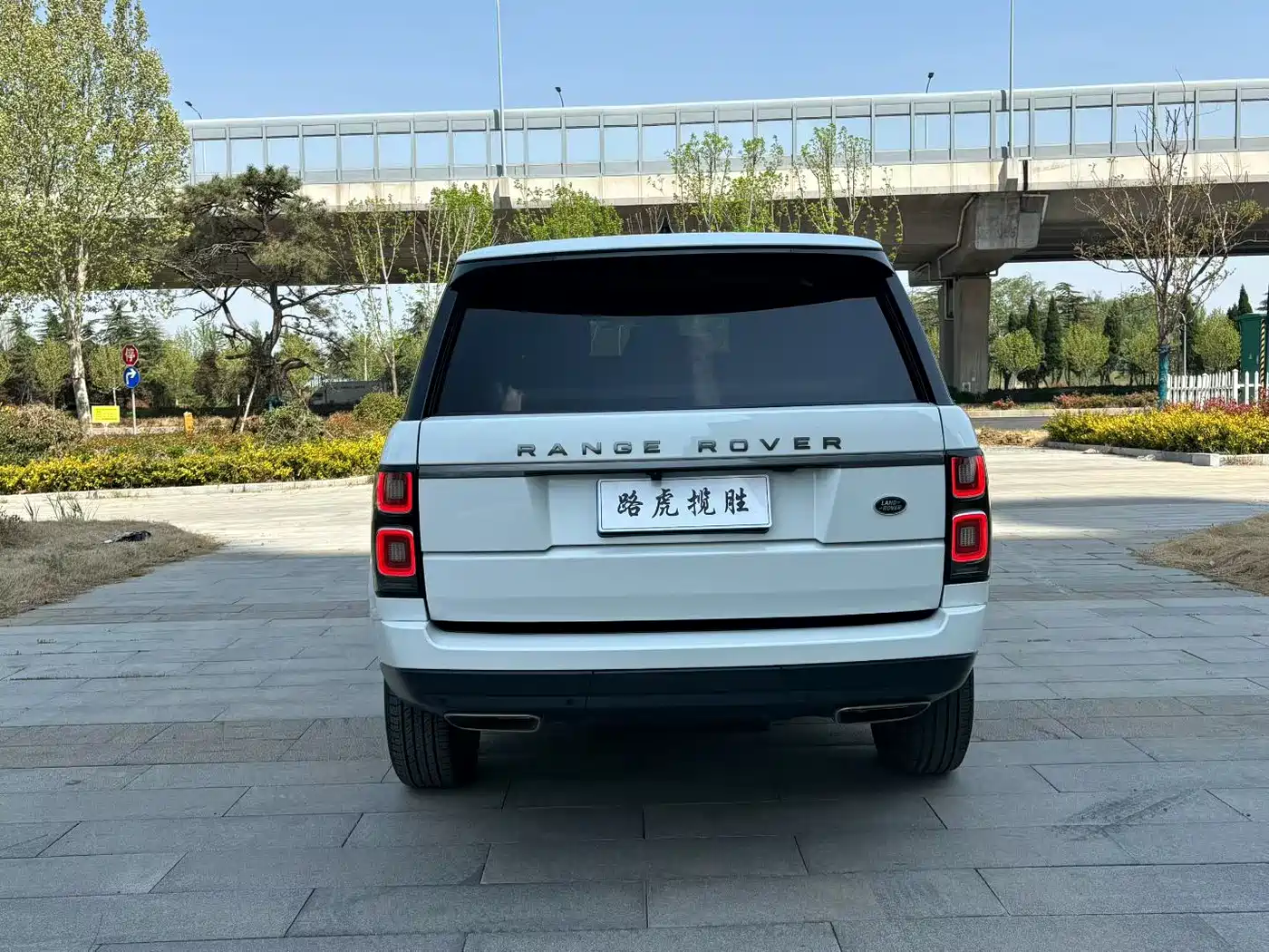 Land Rover Range Rover 2022 3.0 L6 360PS Golden Age Edition фото 8