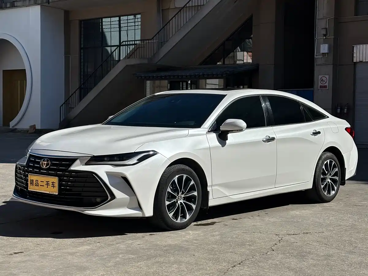 Toyota Avalon 2022 2.0L XLE Premium фото 2