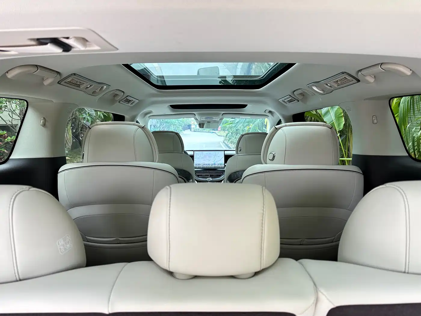 Denza D9 2024 DM-i 980 AWD Premium фото 15