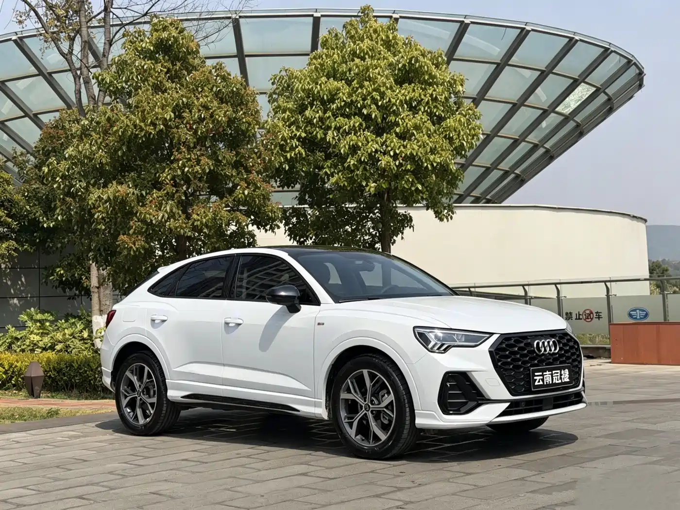 Audi Q3 Sportback 2022 40 TFSI Fashion фото 3