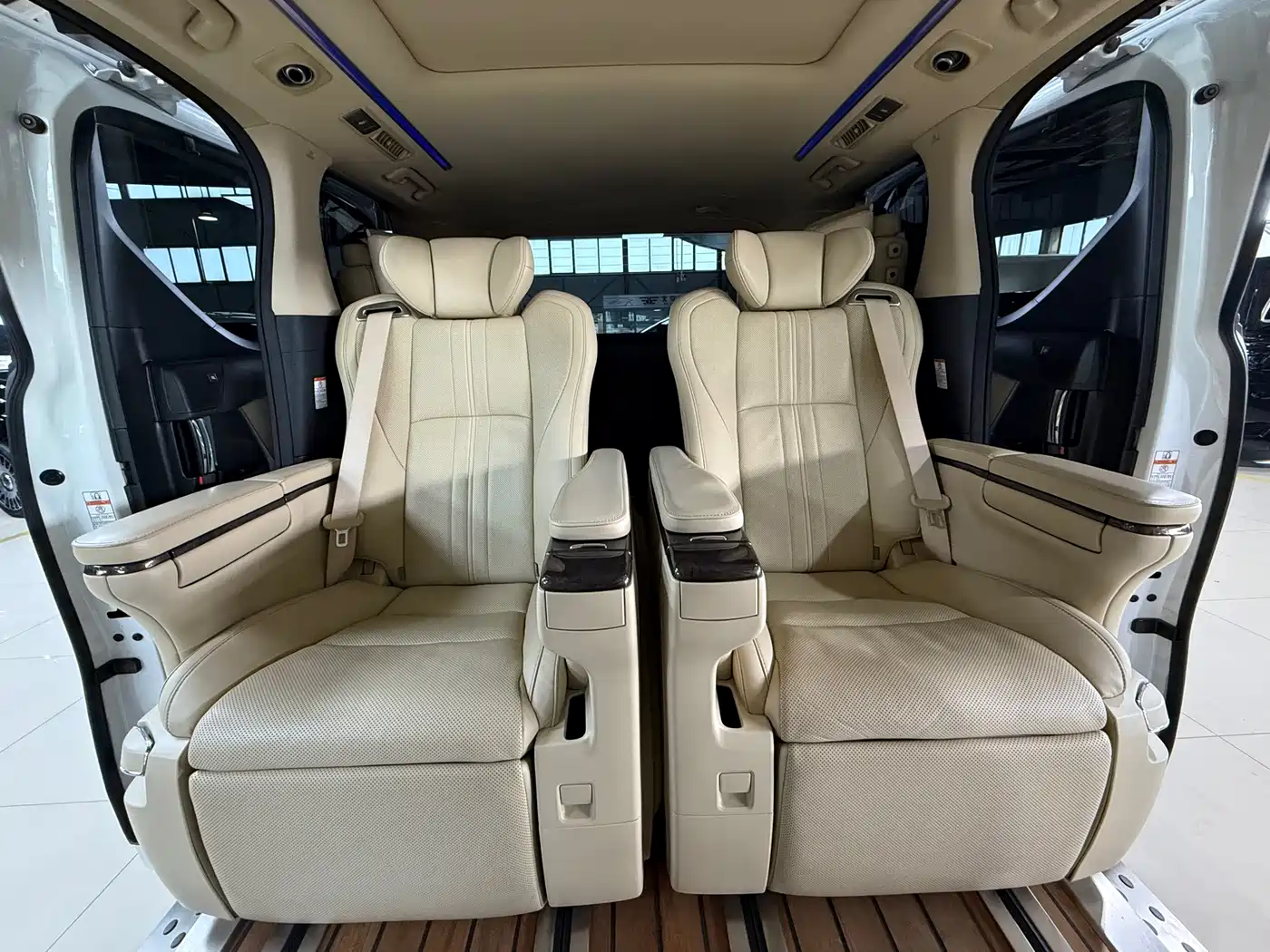 Toyota Alphard 2018 Facelift 3.5L Premium Edition фото 19