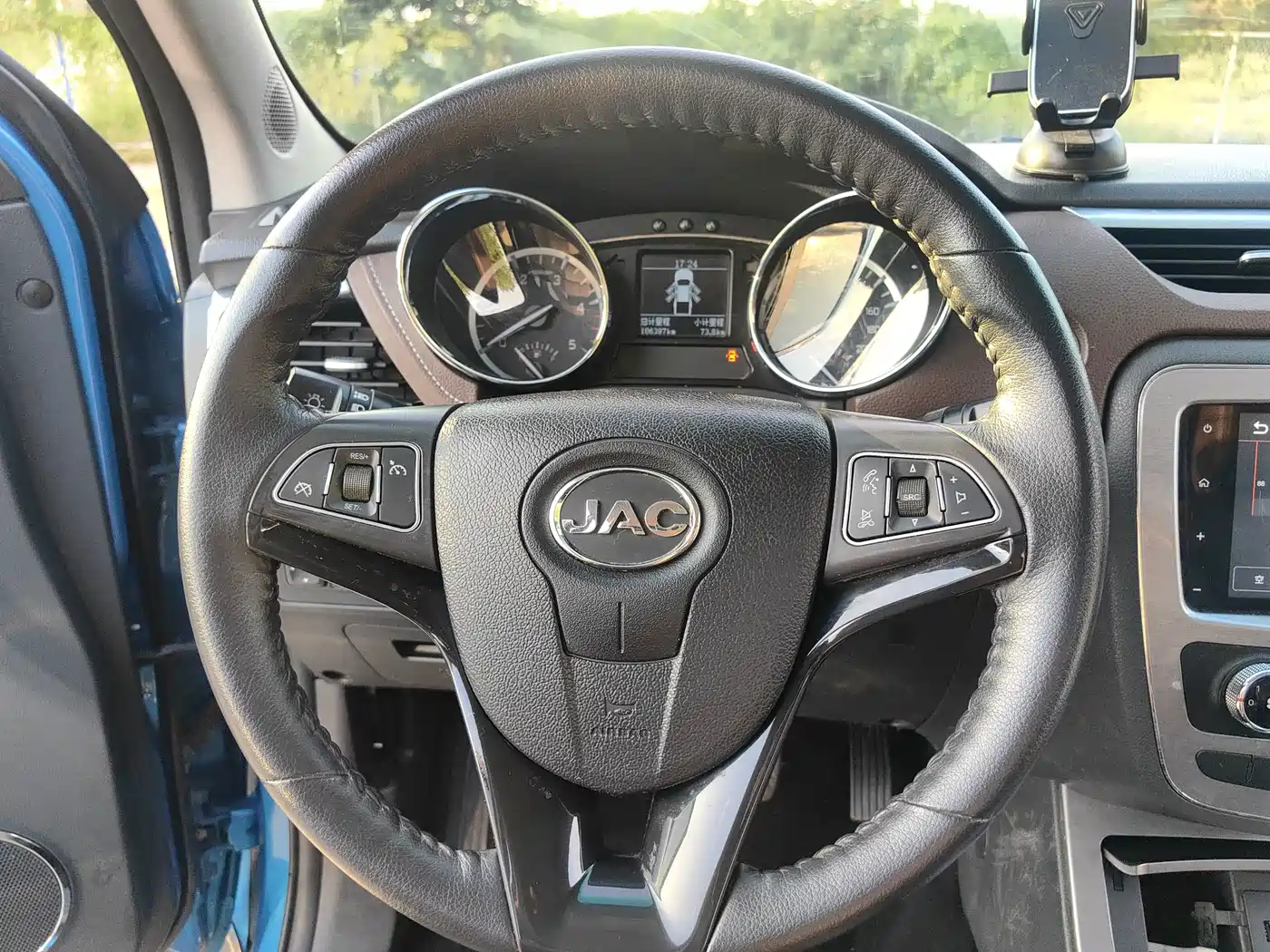 Photo 13 - JAC JAC T8