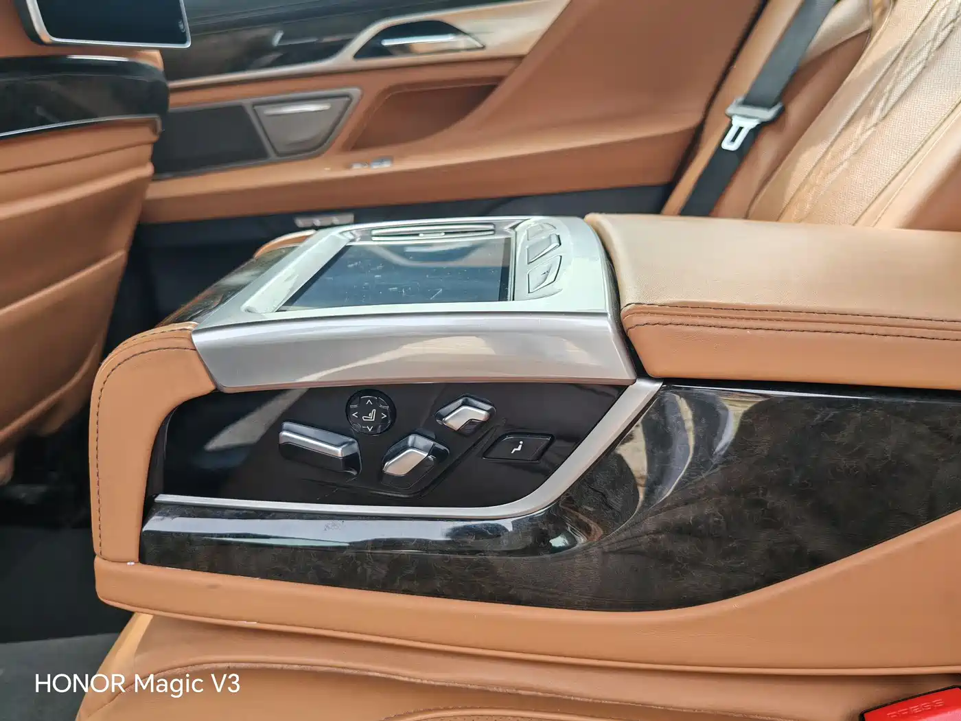 BMW 7 Series 2016 730Li Luxury фото 18