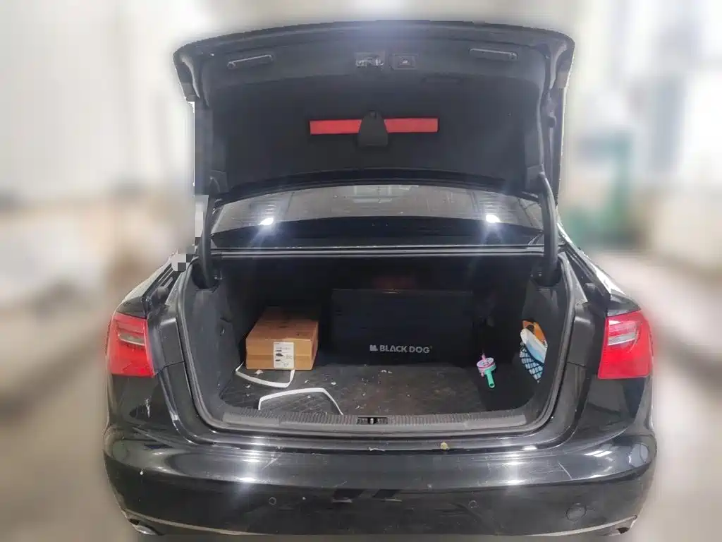 Фото 10 - Audi A6L