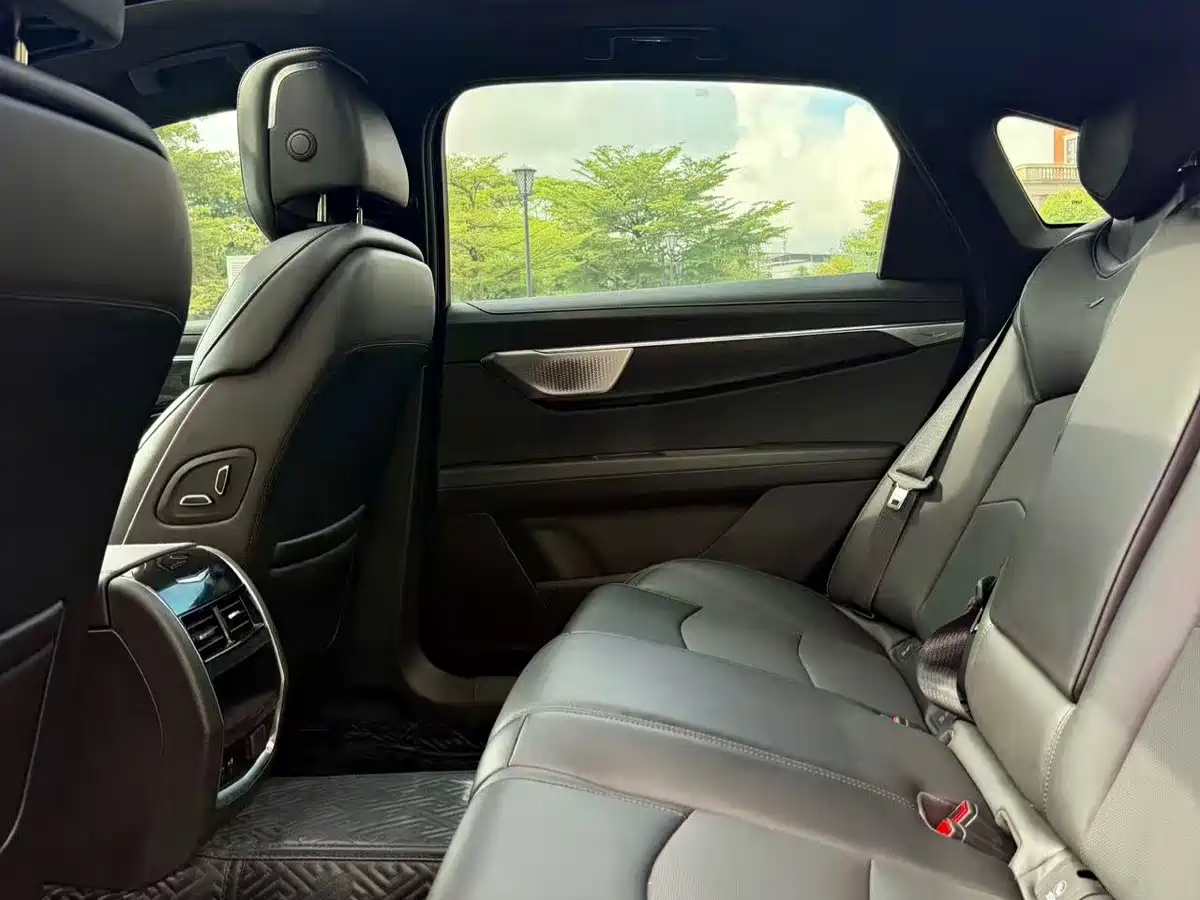 Photo 9 - Cadillac CT6