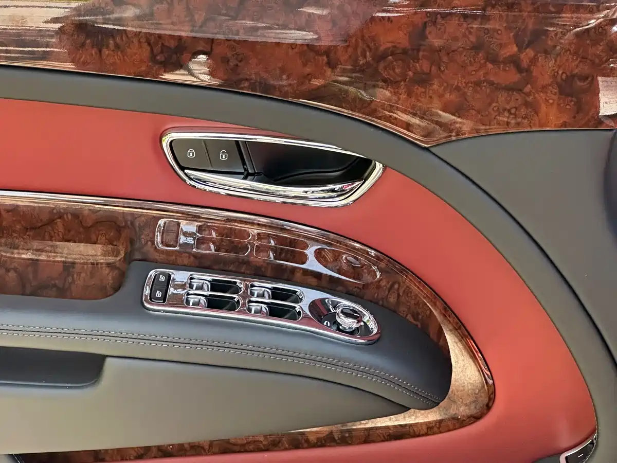 Bentley Mulsanne 2017 6.8T Long Wheelbase фото 30