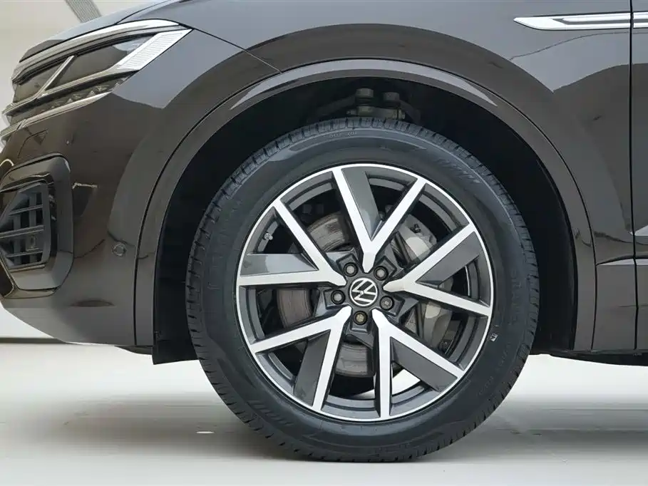 Volkswagen Touareg 2021 3.0TSI R-Line Classic Sport Package фото 19