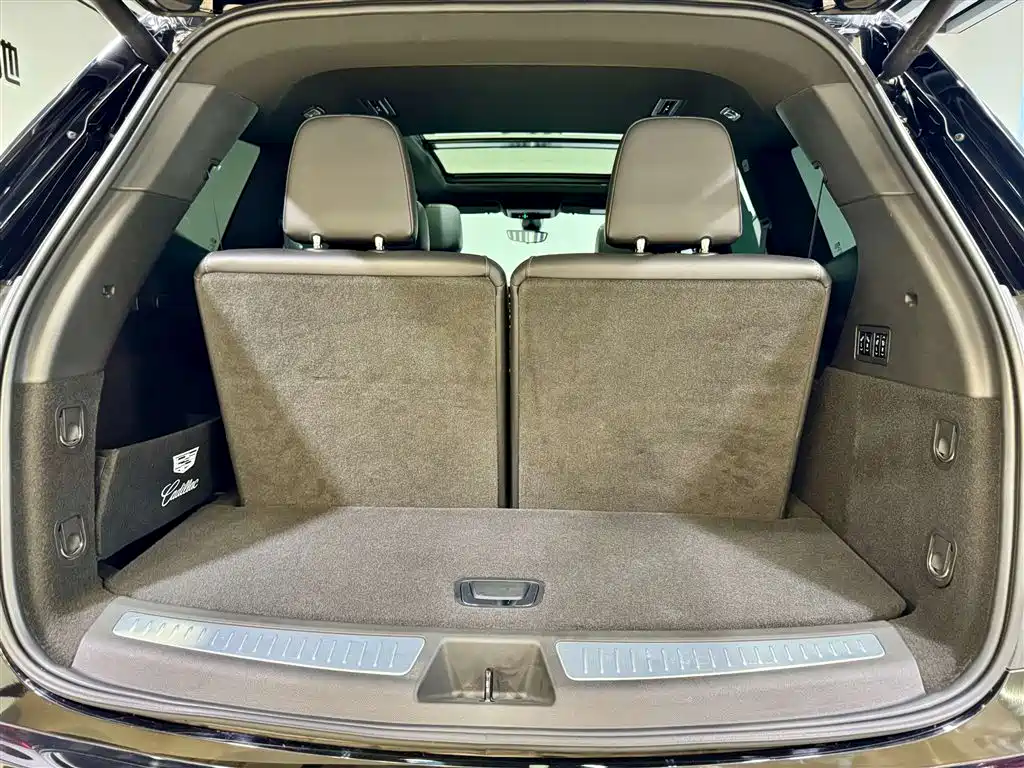 CADILLAC XT6