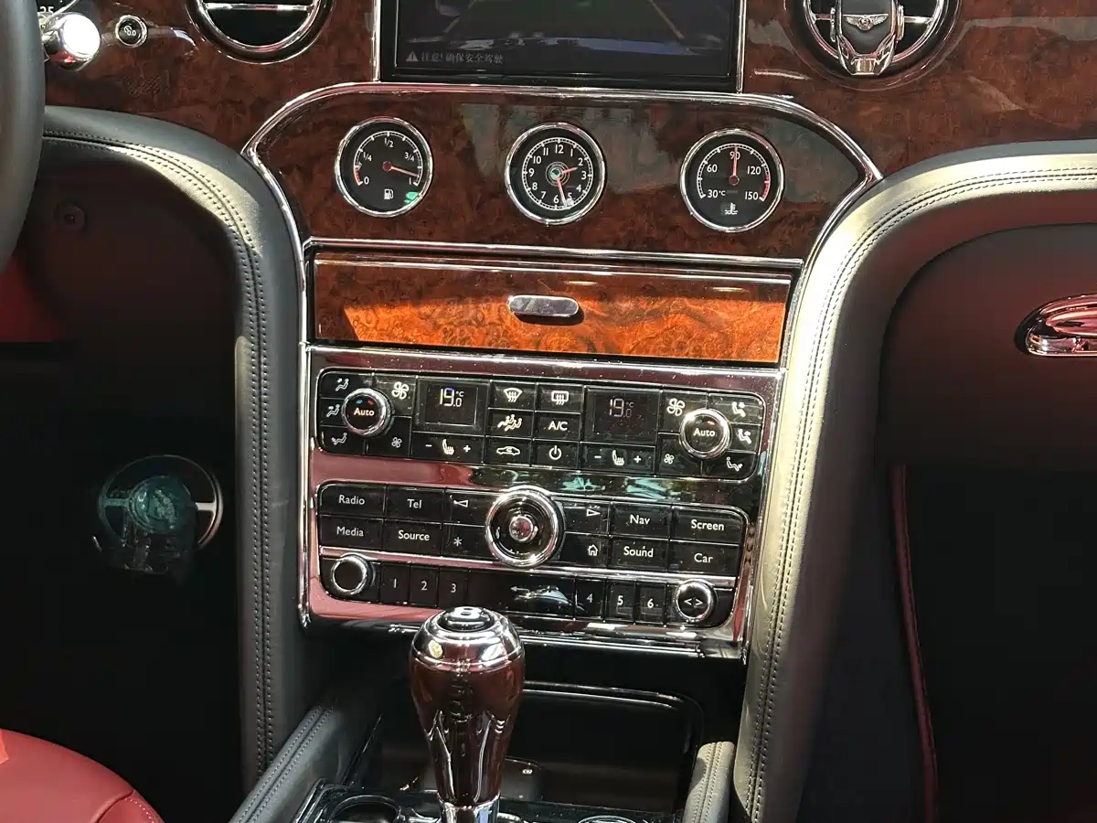 Bentley Mulsanne 2017 6.8T Long Wheelbase фото 24