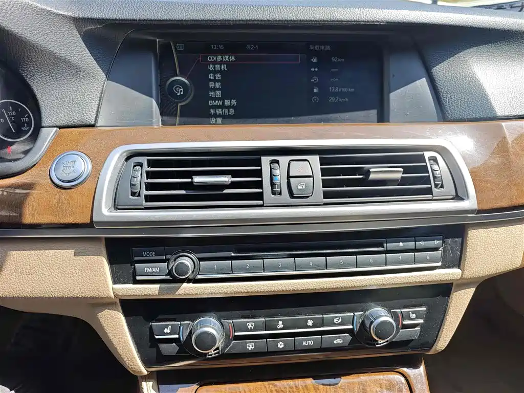 BMW 5 Series 2011 528Li Leading фото 19