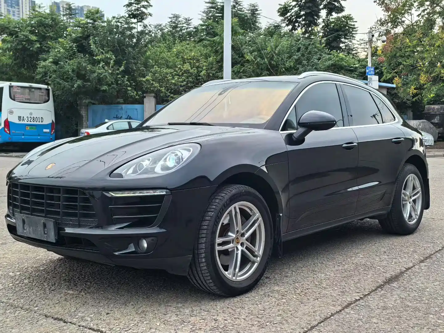 Photo 1 - Porsche Macan