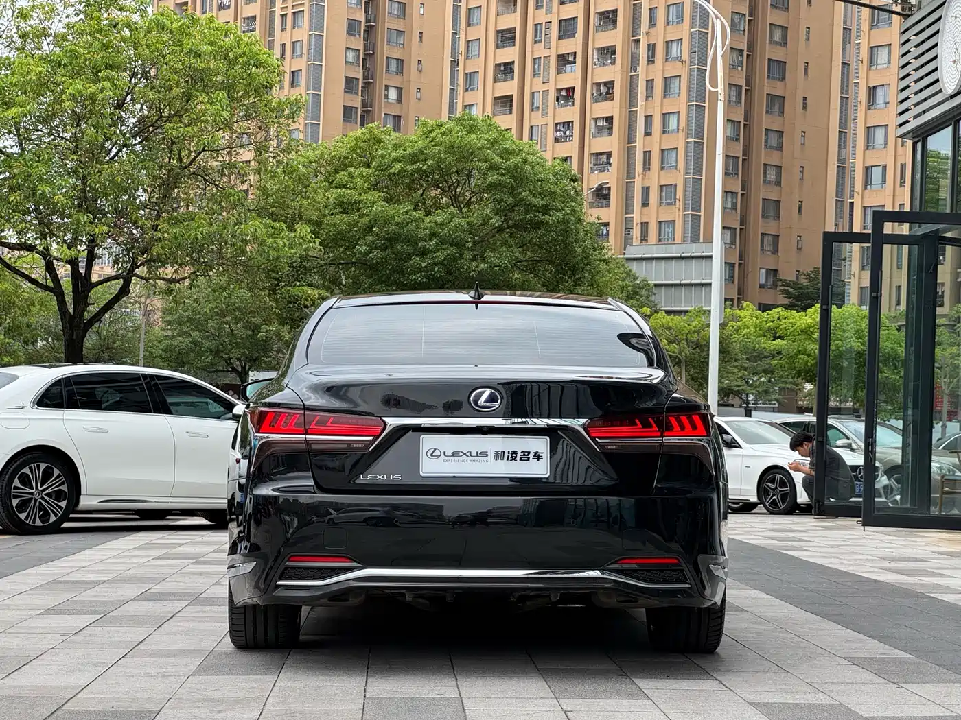 Lexus LS 2018 500h Executive Edition China V фото 5