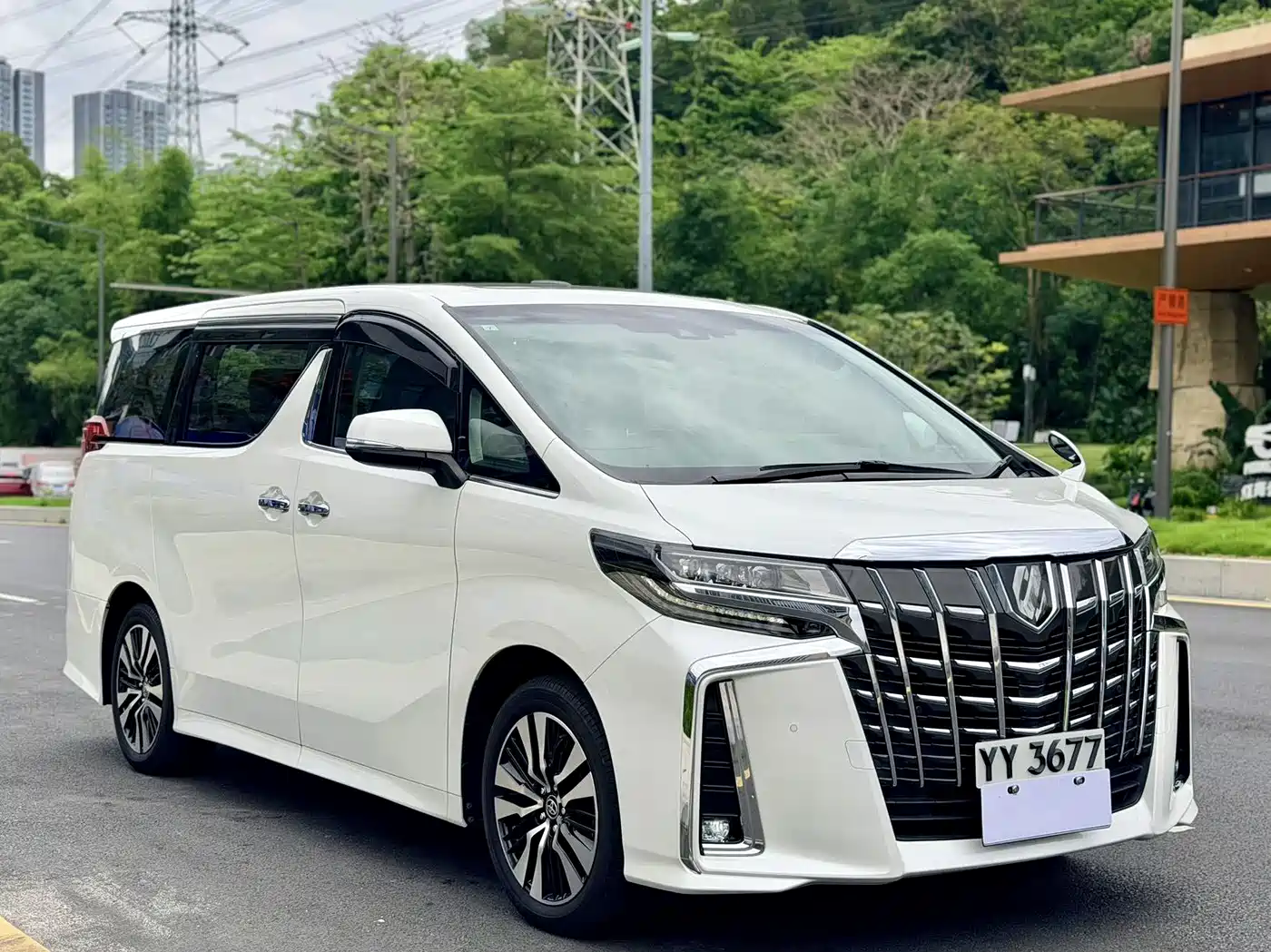 Toyota Alphard 2018 Facelift 3.5L Luxury Edition фото 3