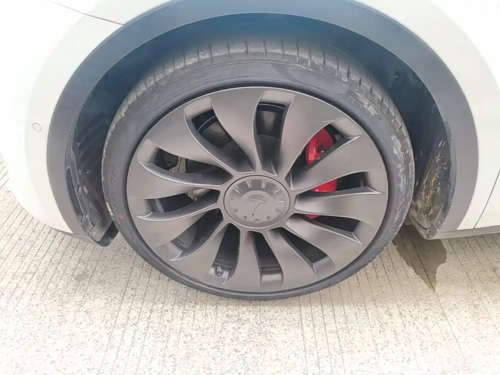 Фото 23 - Tesla Model Y