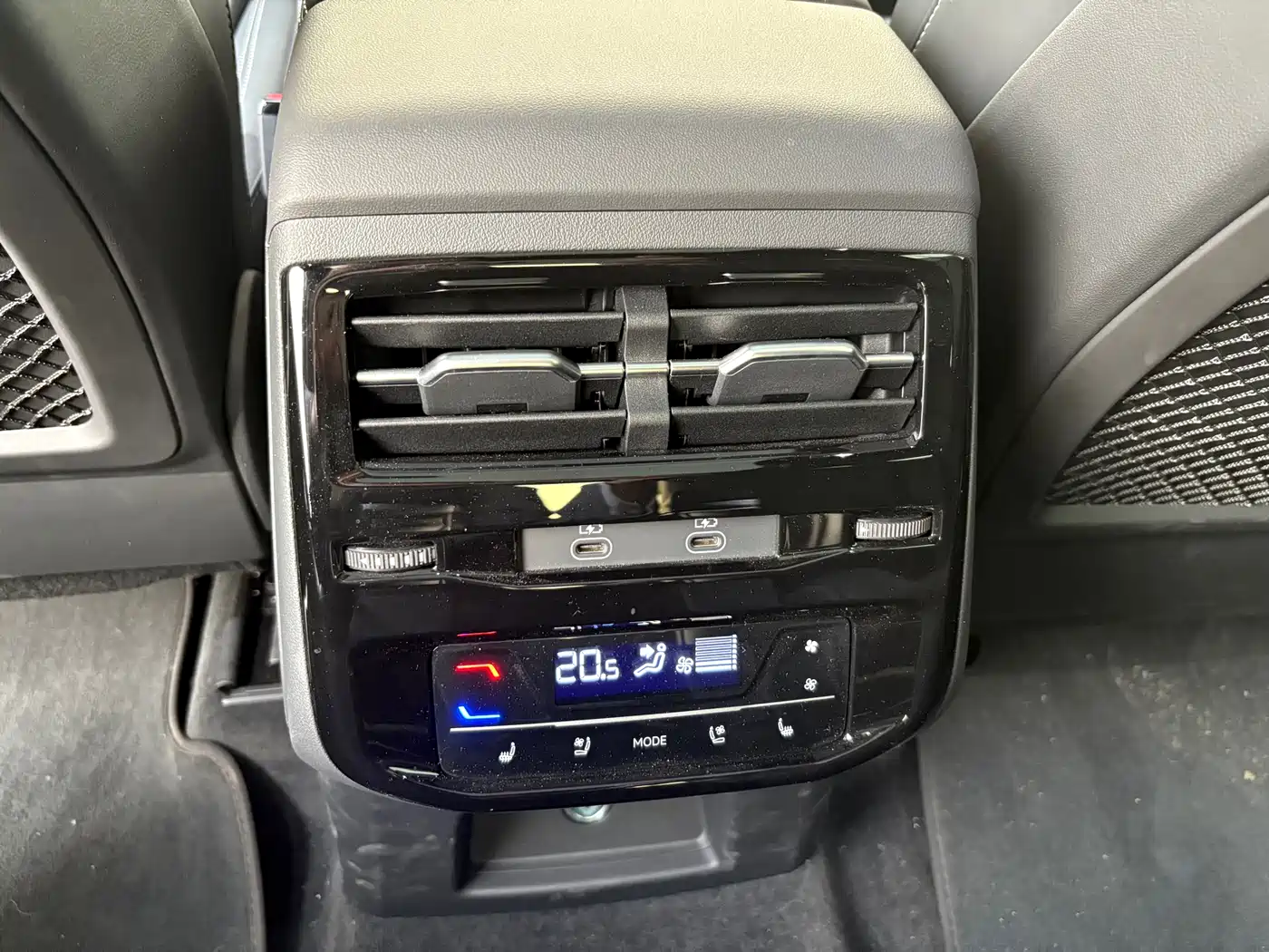 AUDI Q6
