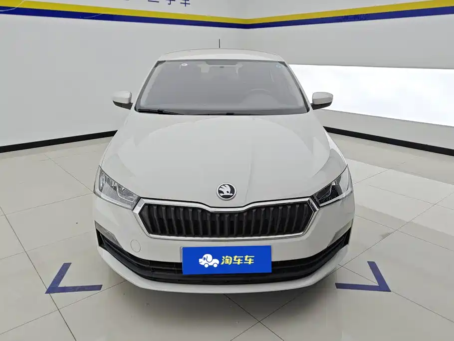 Photo 2 - Škoda Rapid