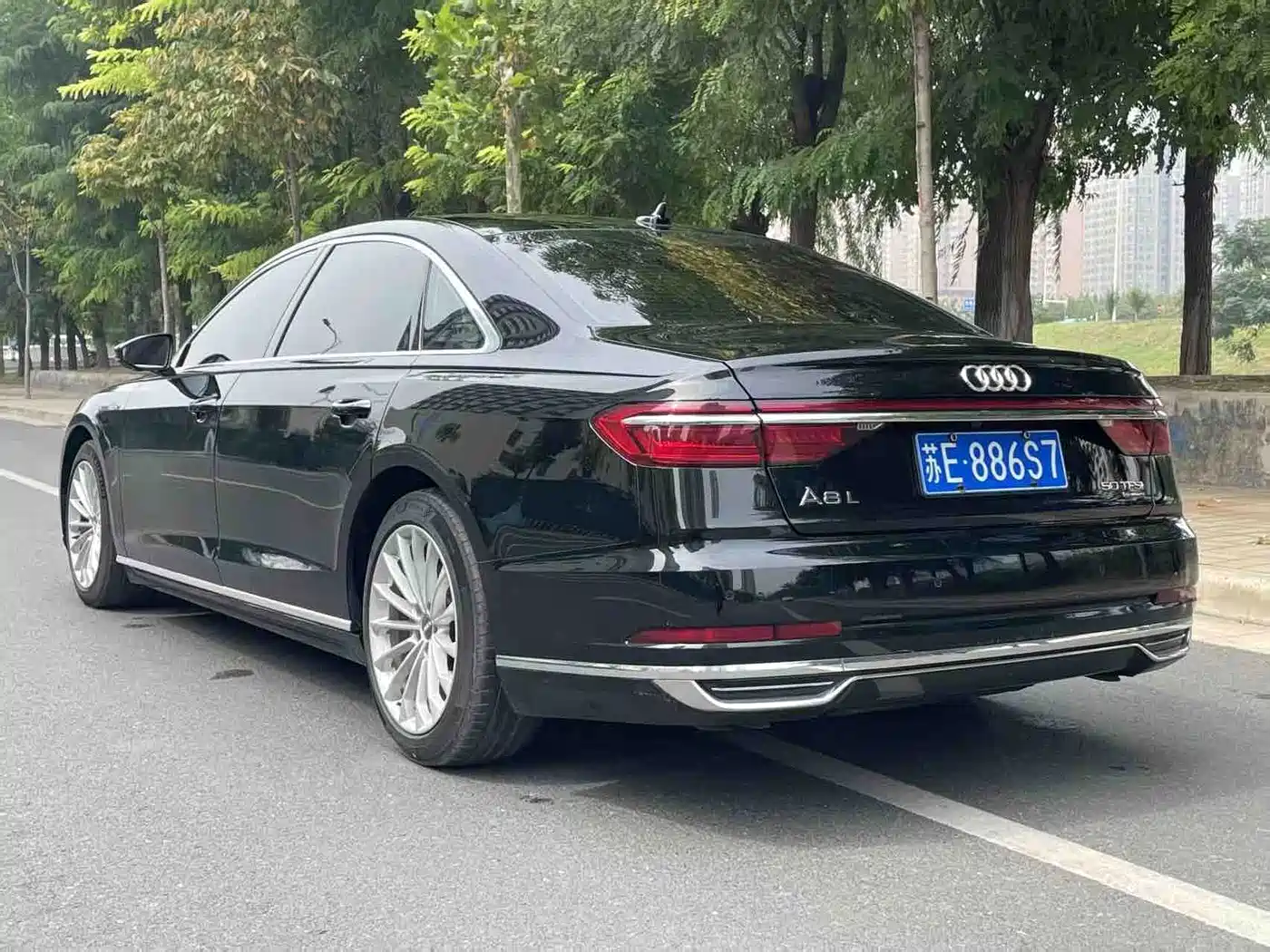 Photo 9 - Audi A8
