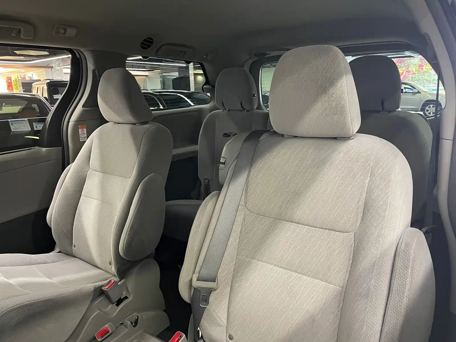 Photo 31 - Toyota Sienna