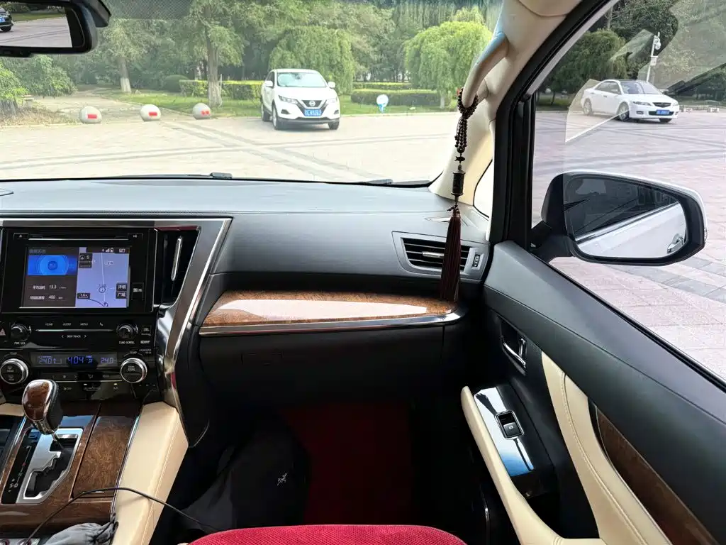 Фото 9 - Toyota Alphard