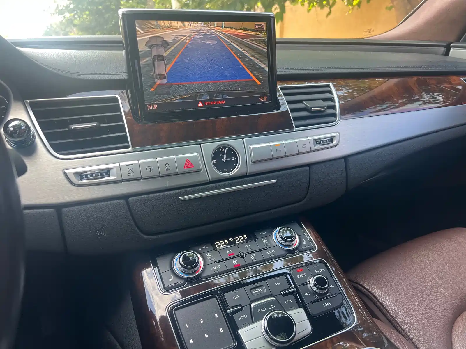 Фото 11 - Audi A8